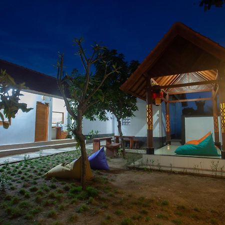 Lucky Hostel Batununggul Dış mekan fotoğraf