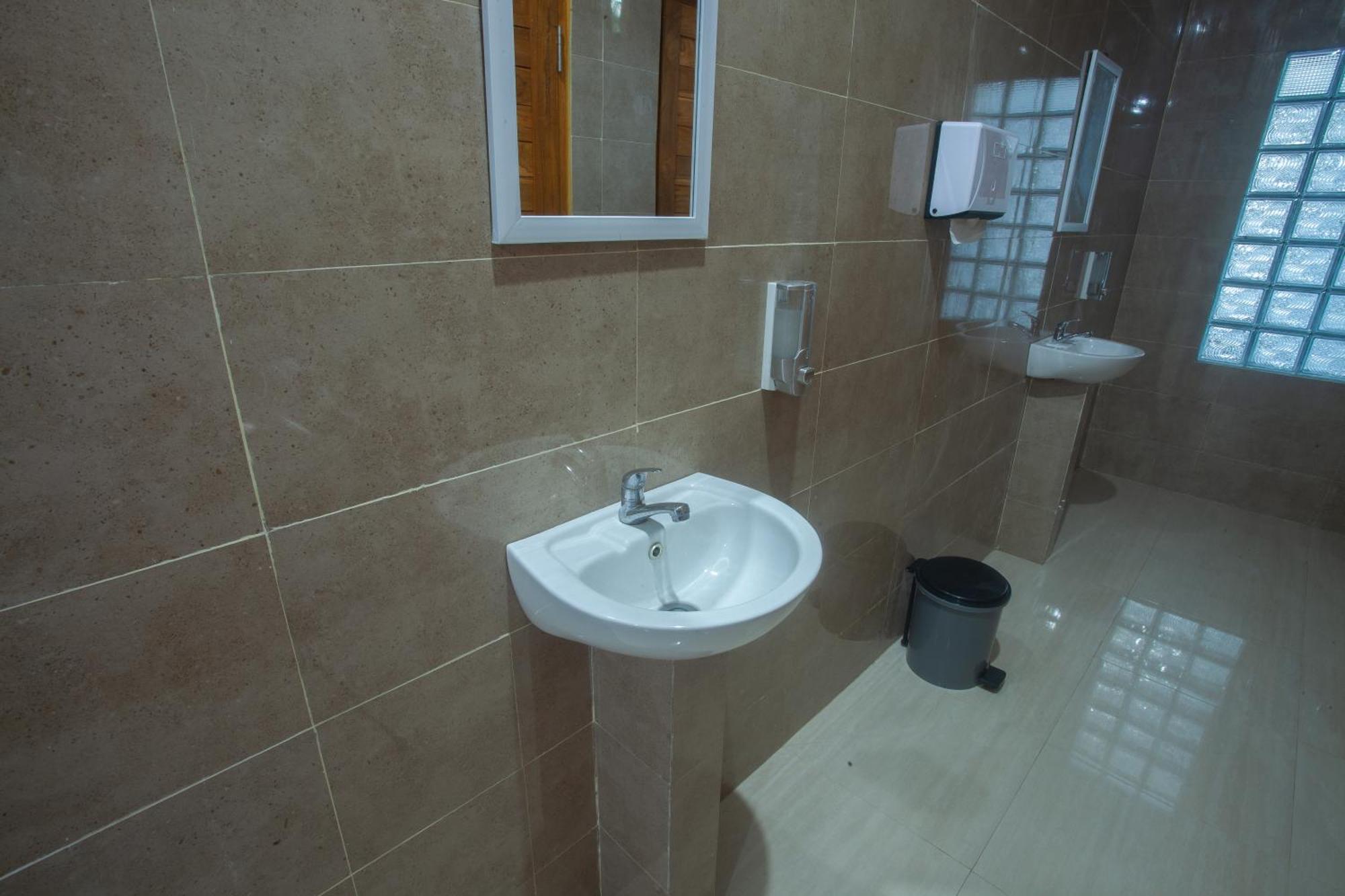 Lucky Hostel Batununggul Dış mekan fotoğraf