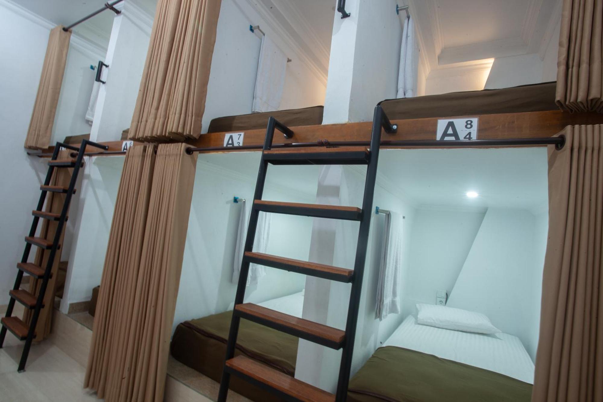 Lucky Hostel Batununggul Dış mekan fotoğraf