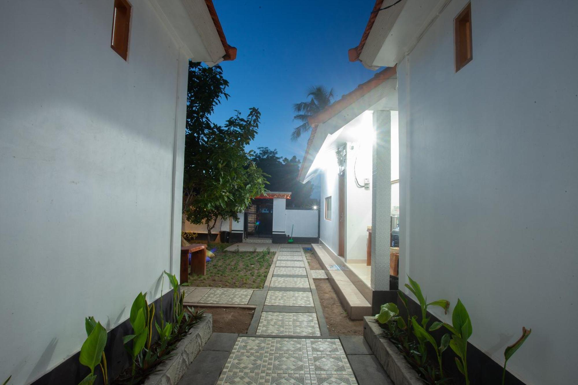 Lucky Hostel Batununggul Dış mekan fotoğraf