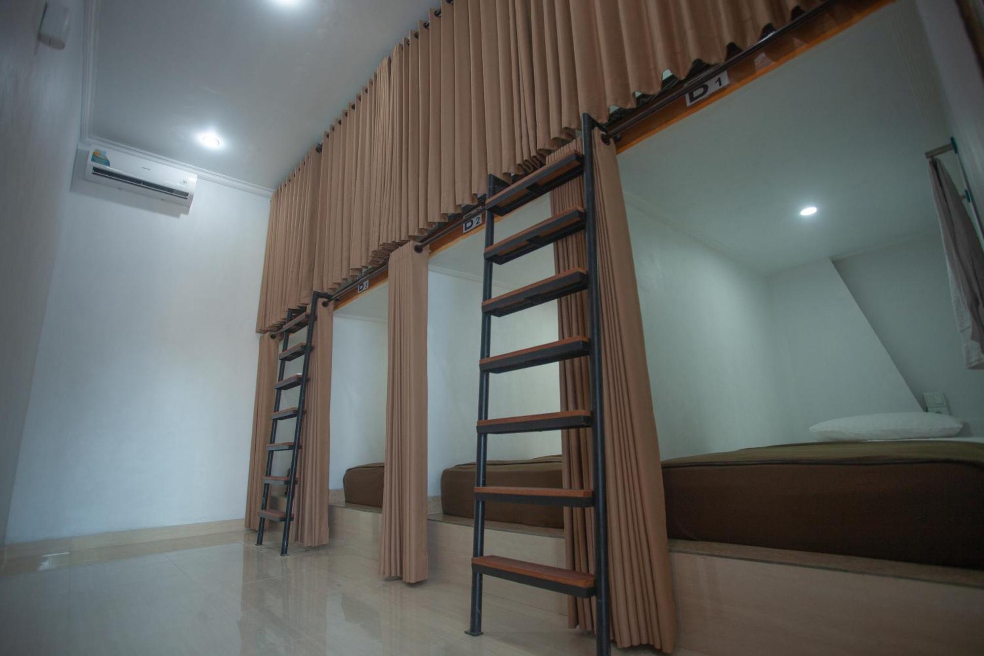 Lucky Hostel Batununggul Dış mekan fotoğraf
