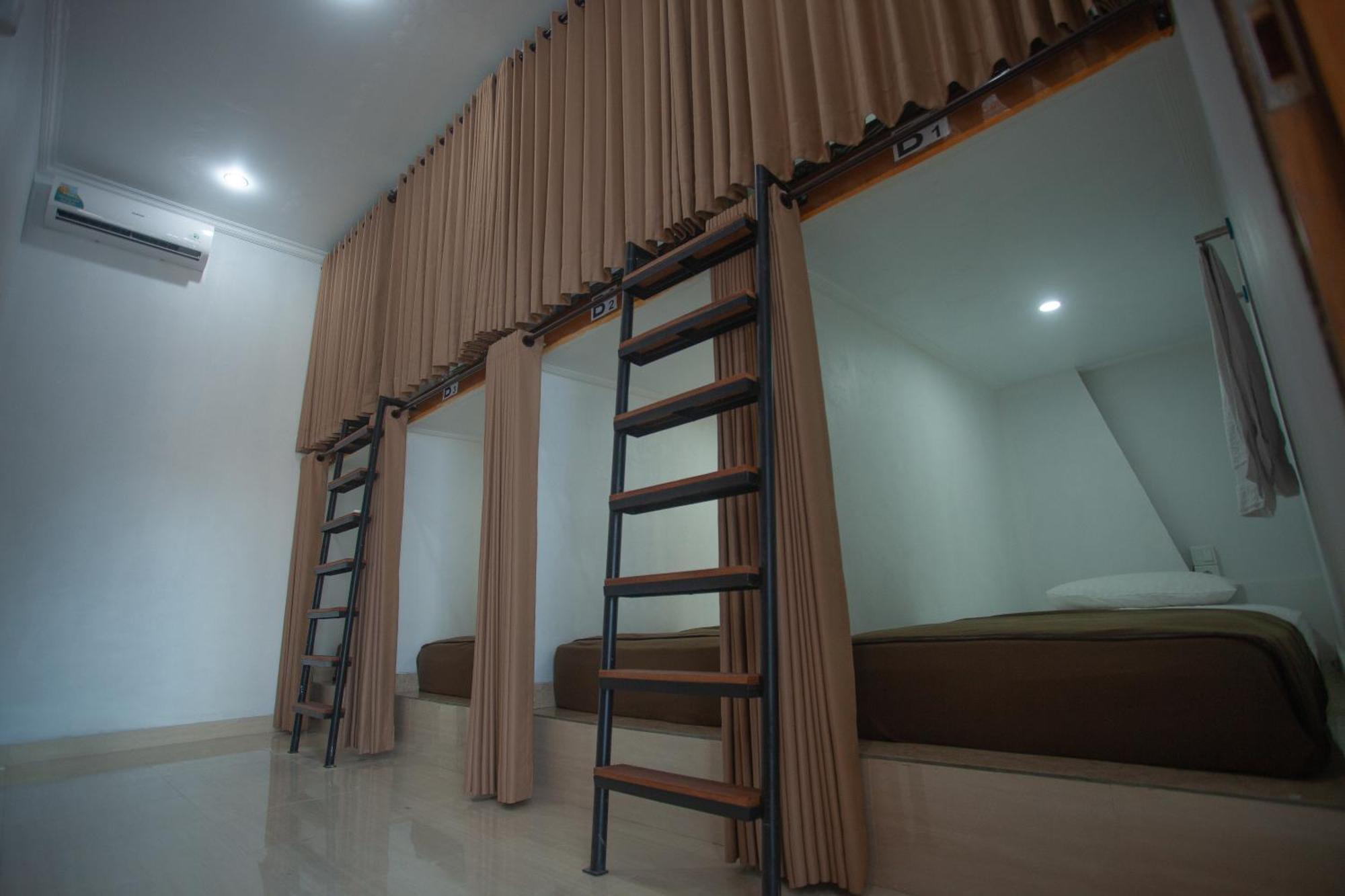Lucky Hostel Batununggul Dış mekan fotoğraf