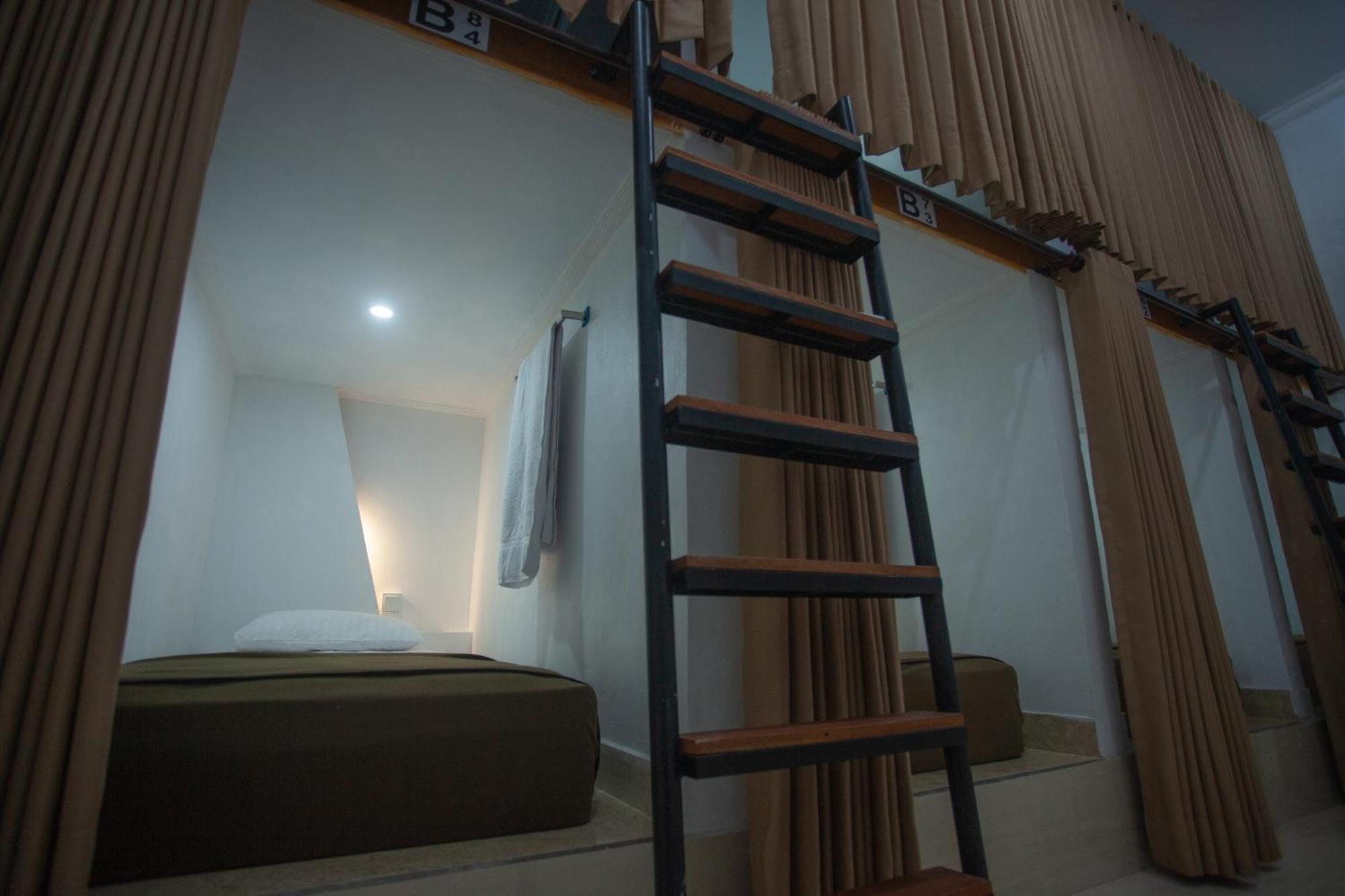 Lucky Hostel Batununggul Dış mekan fotoğraf