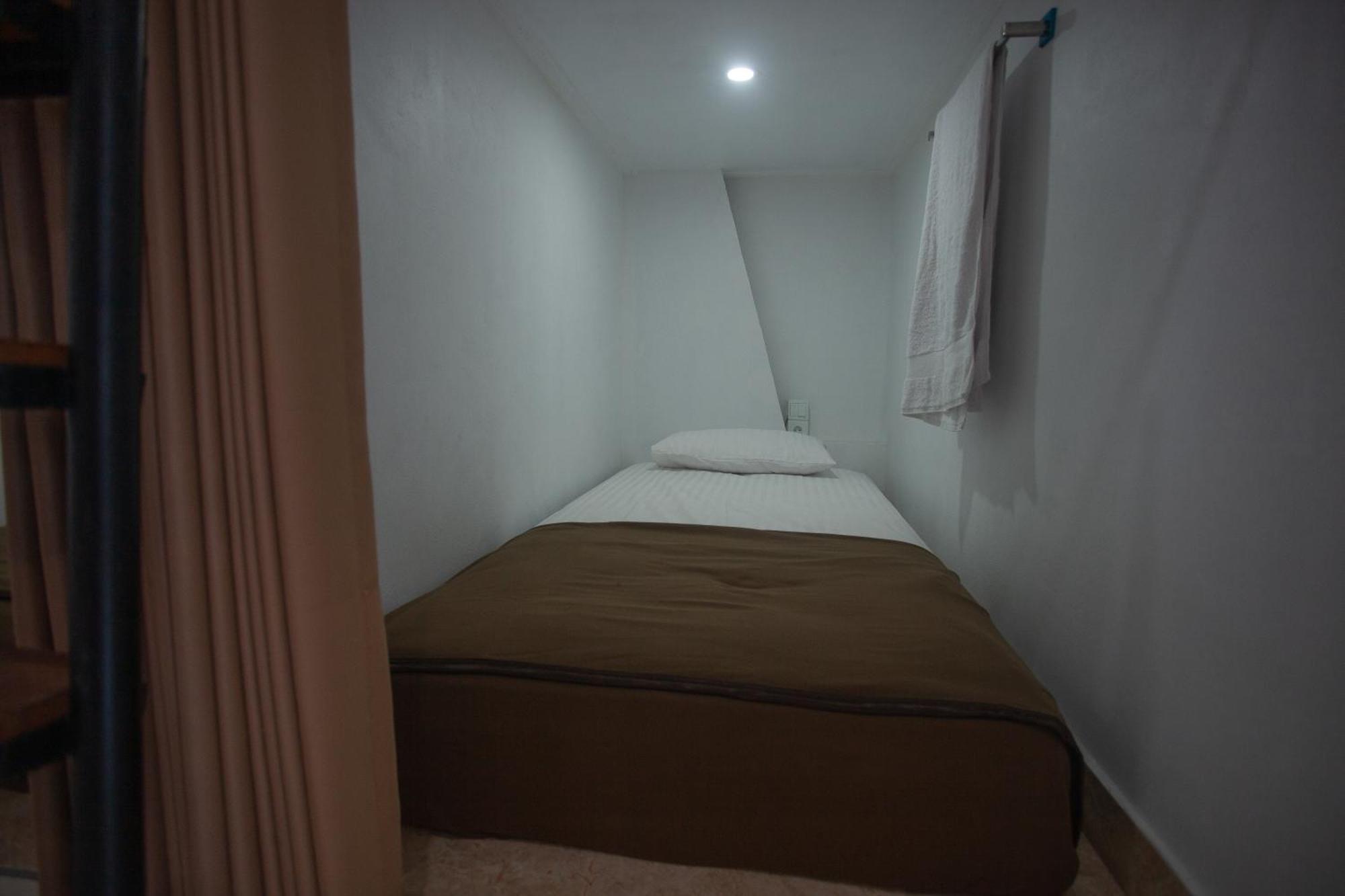 Lucky Hostel Batununggul Dış mekan fotoğraf