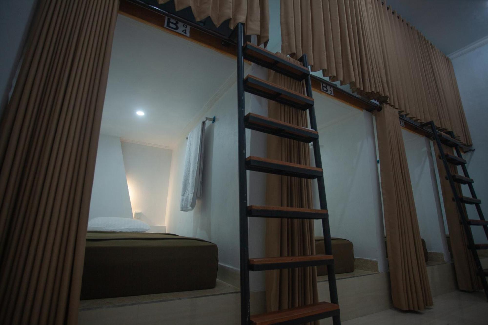 Lucky Hostel Batununggul Dış mekan fotoğraf