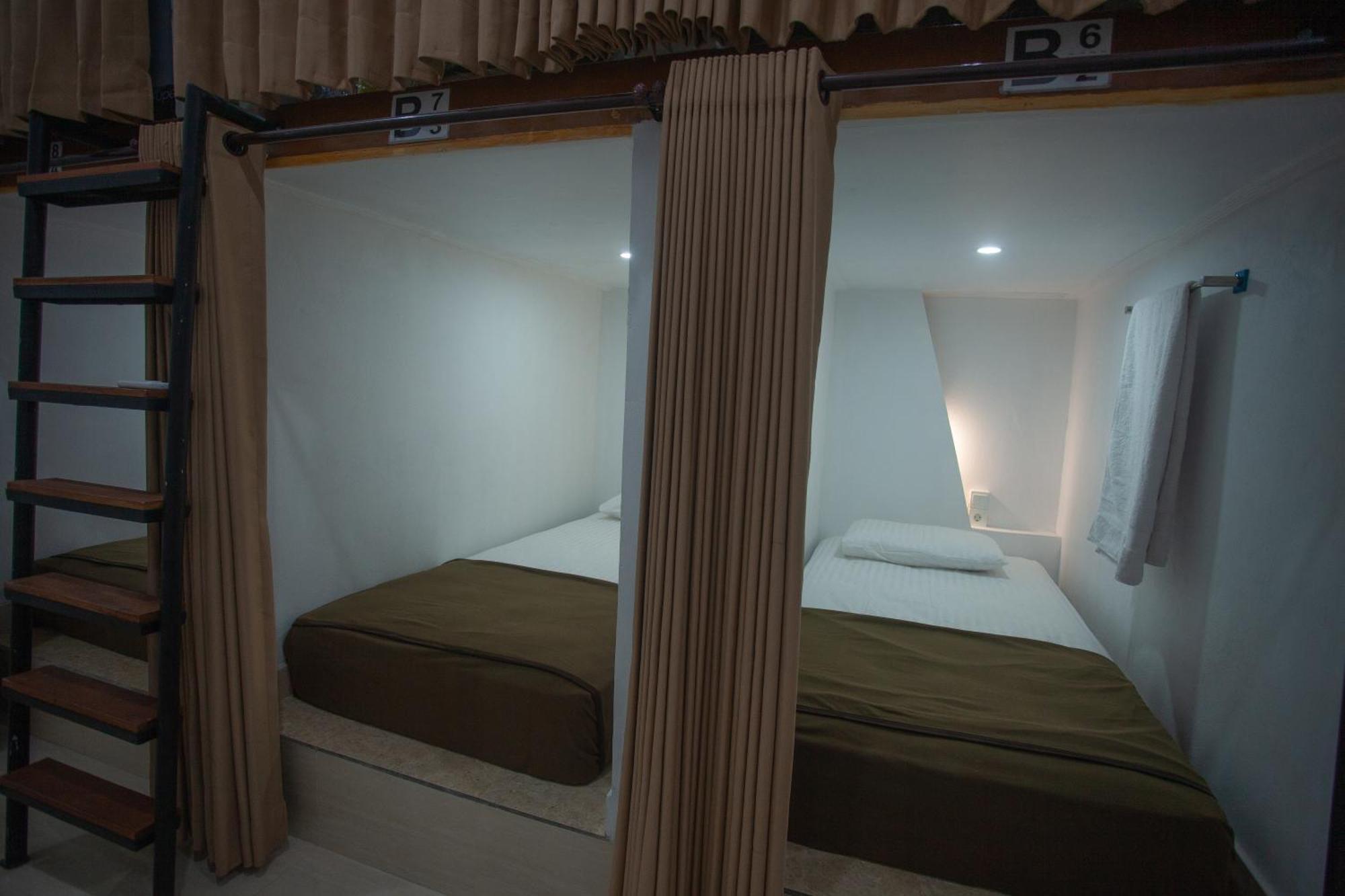 Lucky Hostel Batununggul Dış mekan fotoğraf