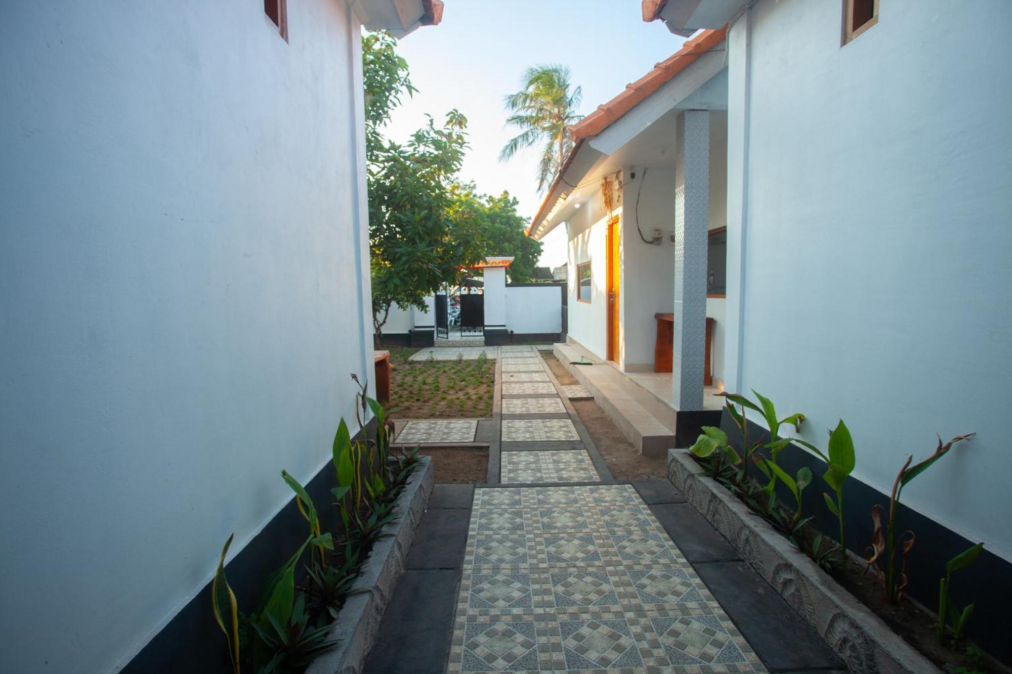 Lucky Hostel Batununggul Dış mekan fotoğraf